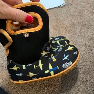 Kids Bogs Size 8